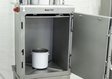 trituradora de latas por dentro con una lata