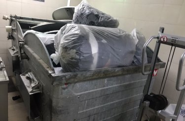 Bolsas de residuos compactados con la tecnología Mil-tek en un contenedor industrial